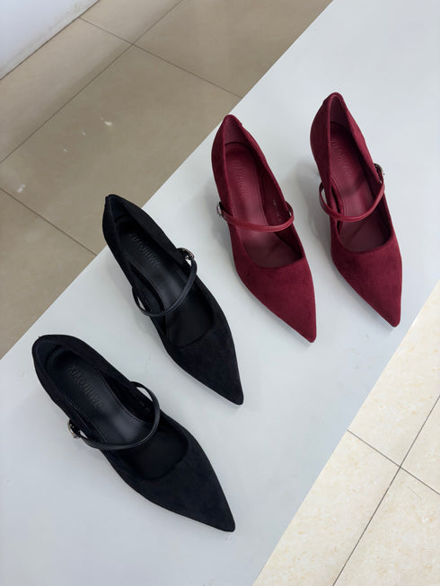 Close Pointy Casual Buckle Heels